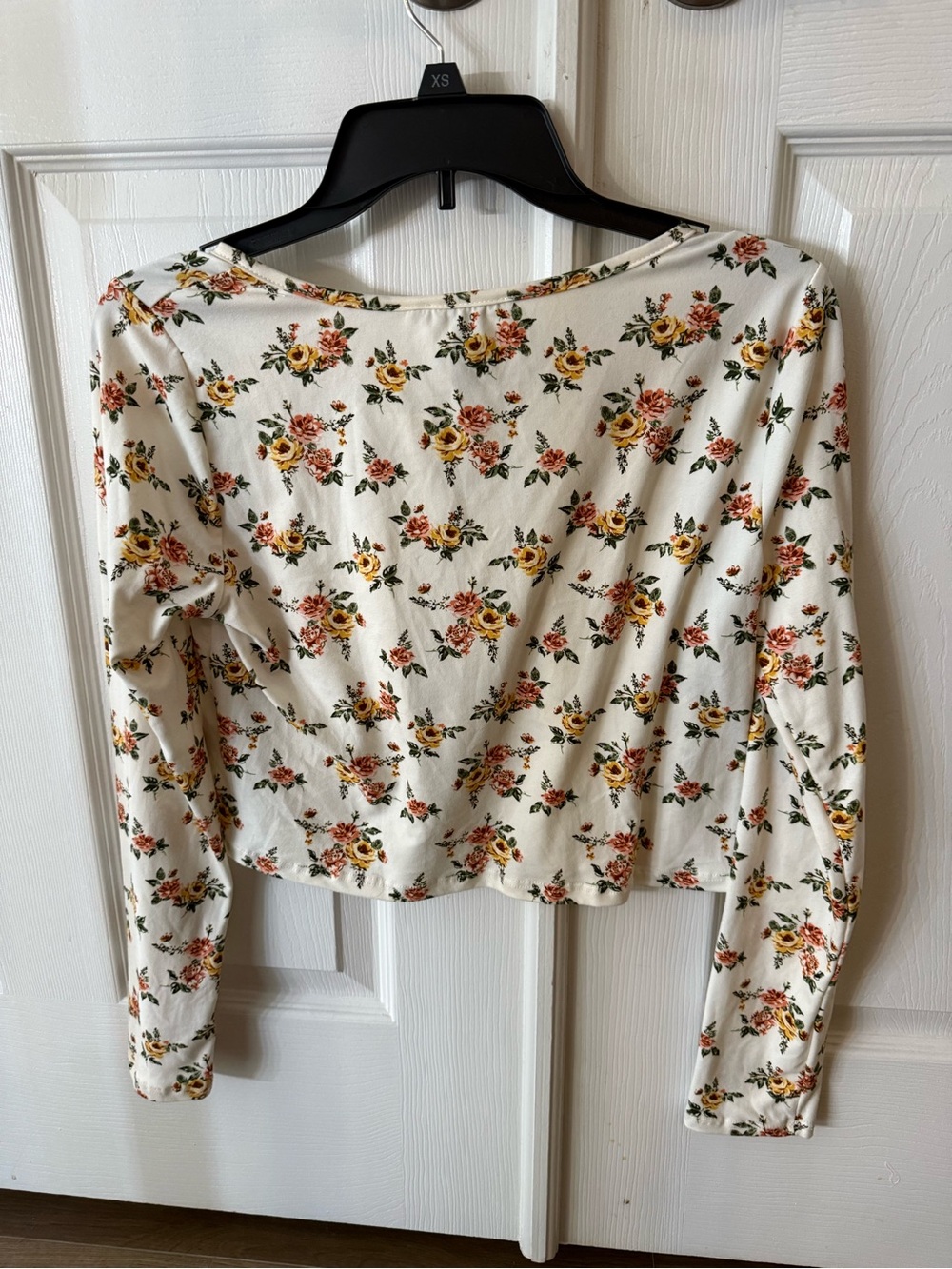 Forever 21 Cream Floral Lace-Up Long Sleeve Top - Picture 4 of 5
